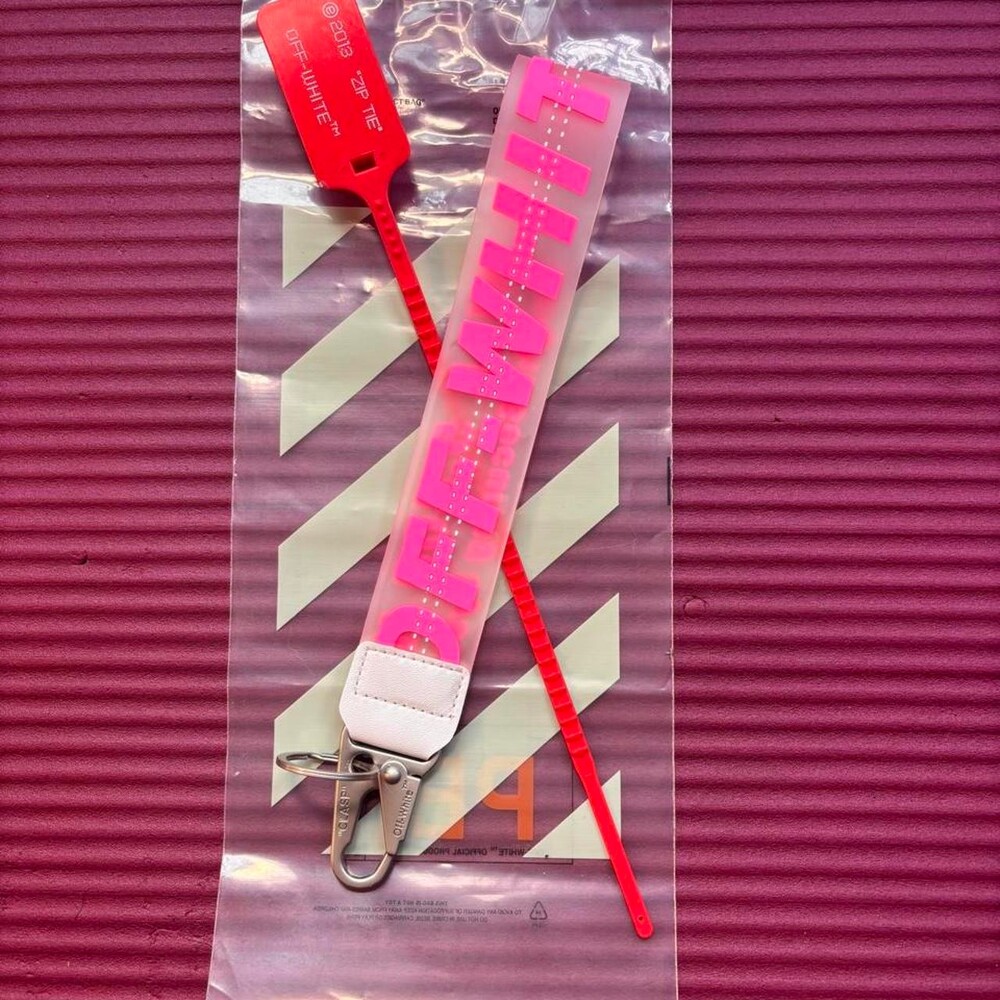 🍬 Pink (Clear) | Off-White | Keychain ──────────────────────────────── type: ke
